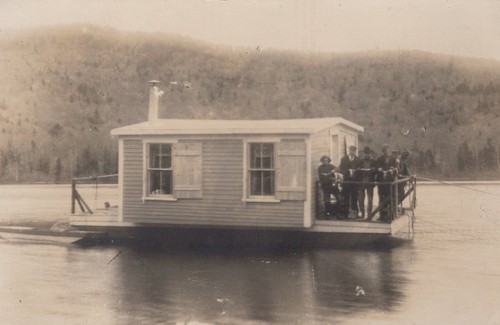 Vintage fishing houseboat lake