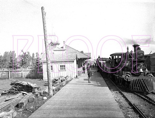 Great trunk railway engine - great,